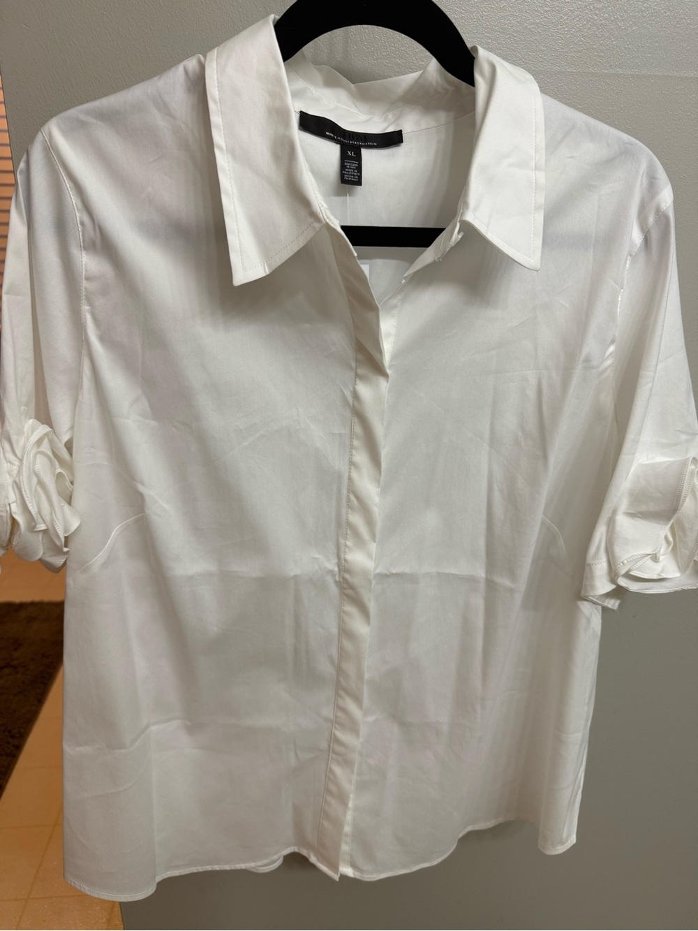 White House Black Market White Short-Sleeve Button-Down Shirt Rosette Sleeve